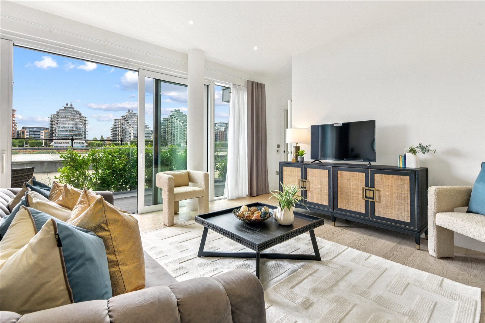 2 bedroom flat for sale 0