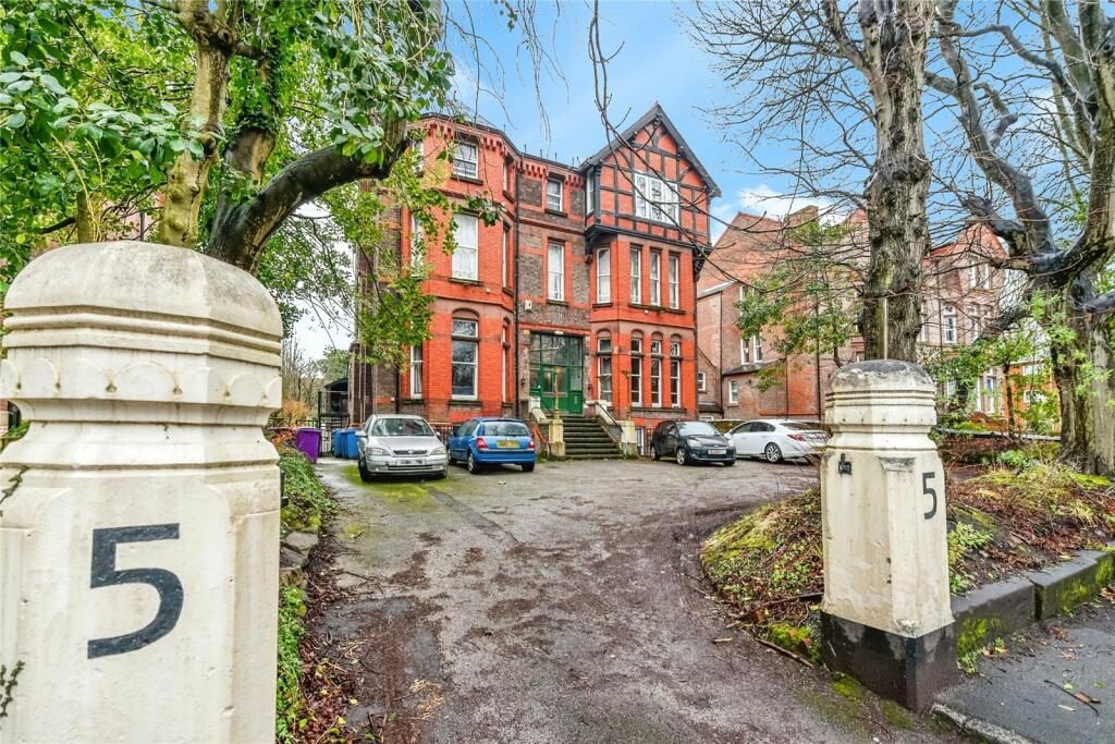 16 bedroom detached house for sale 0