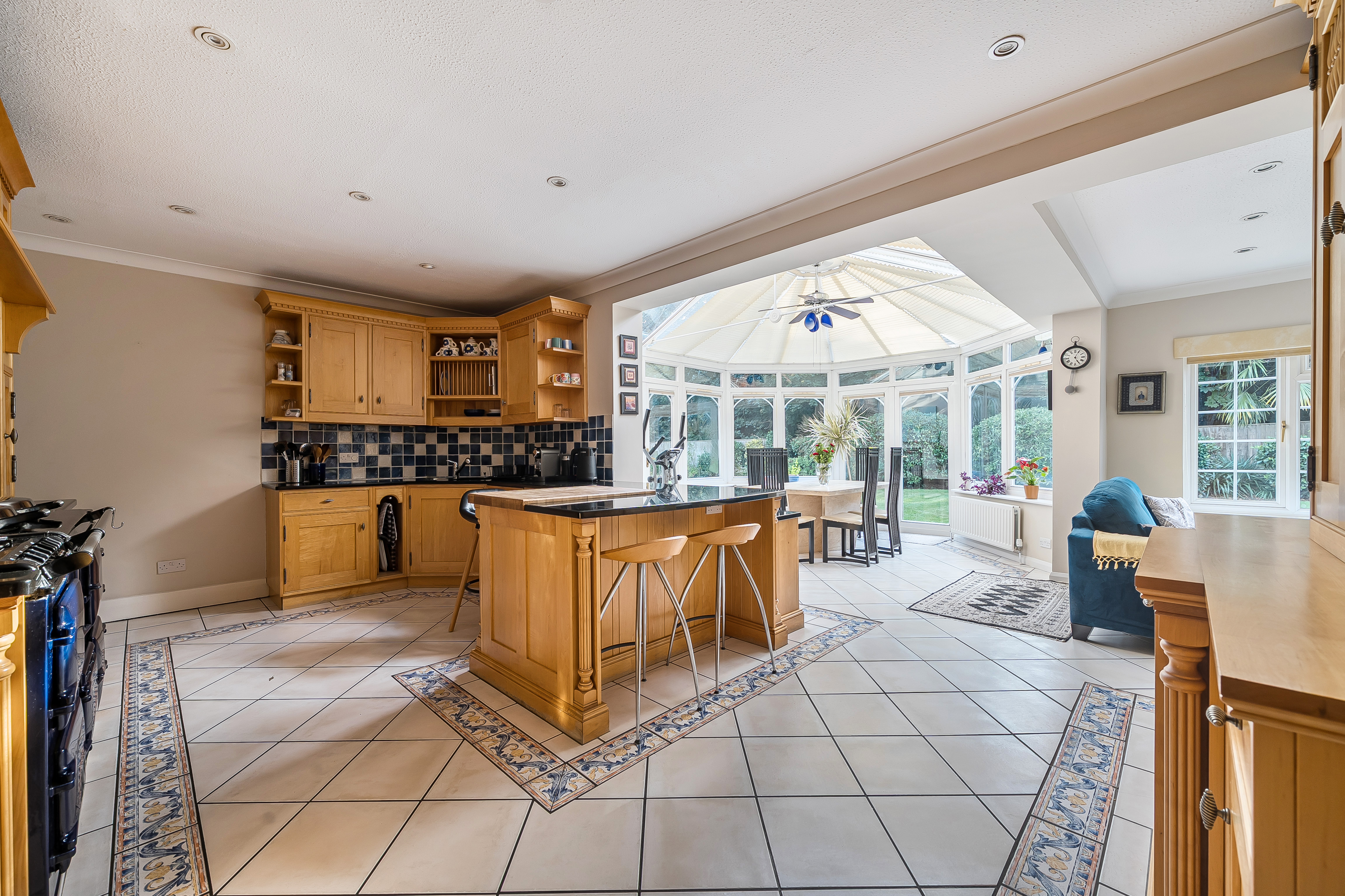 5 bedroom detached house for sale 0