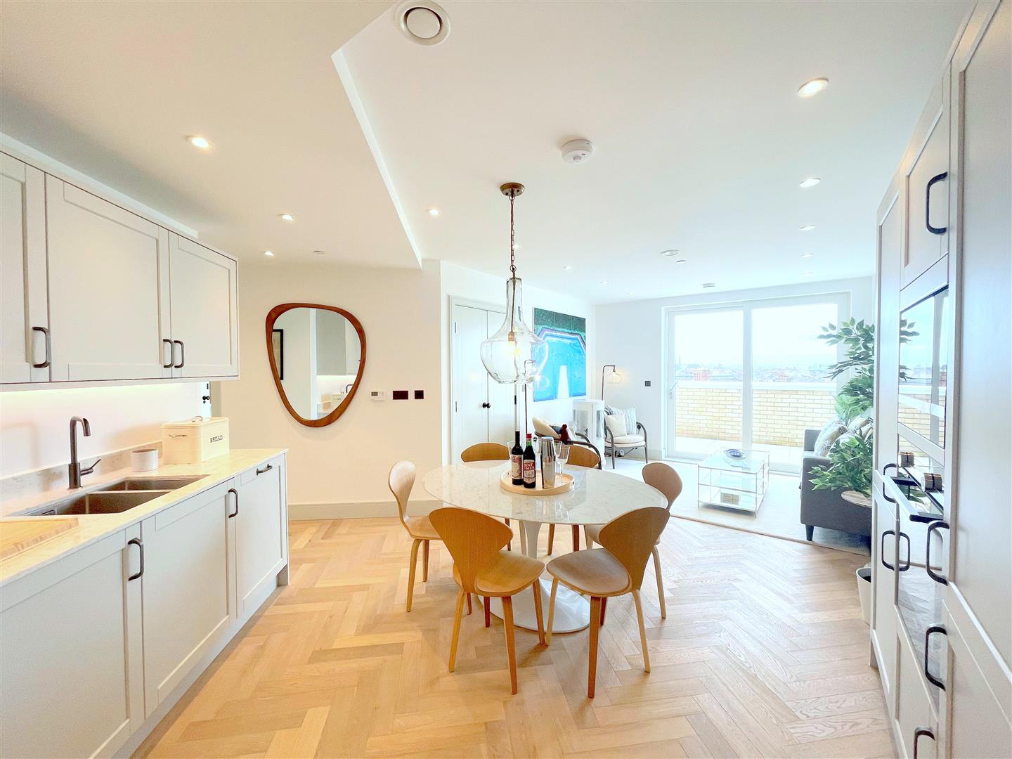 3 bedroom flat for sale 0