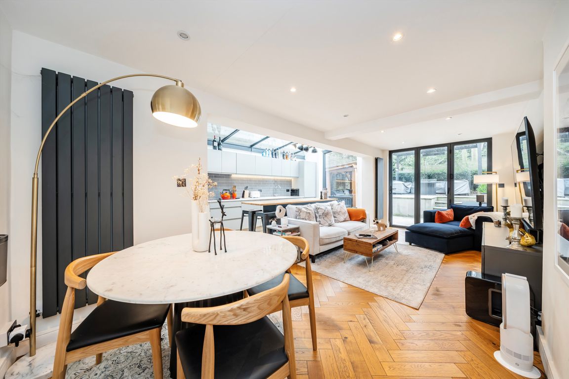 2 bedroom flat for sale 0