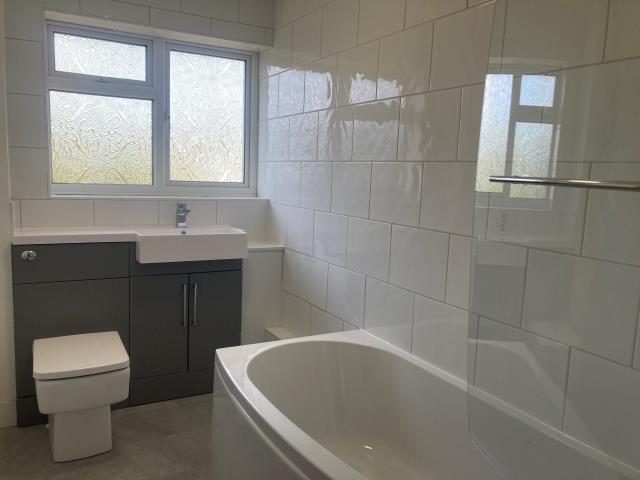 15b, Roosevelt Road, Witney photo 4