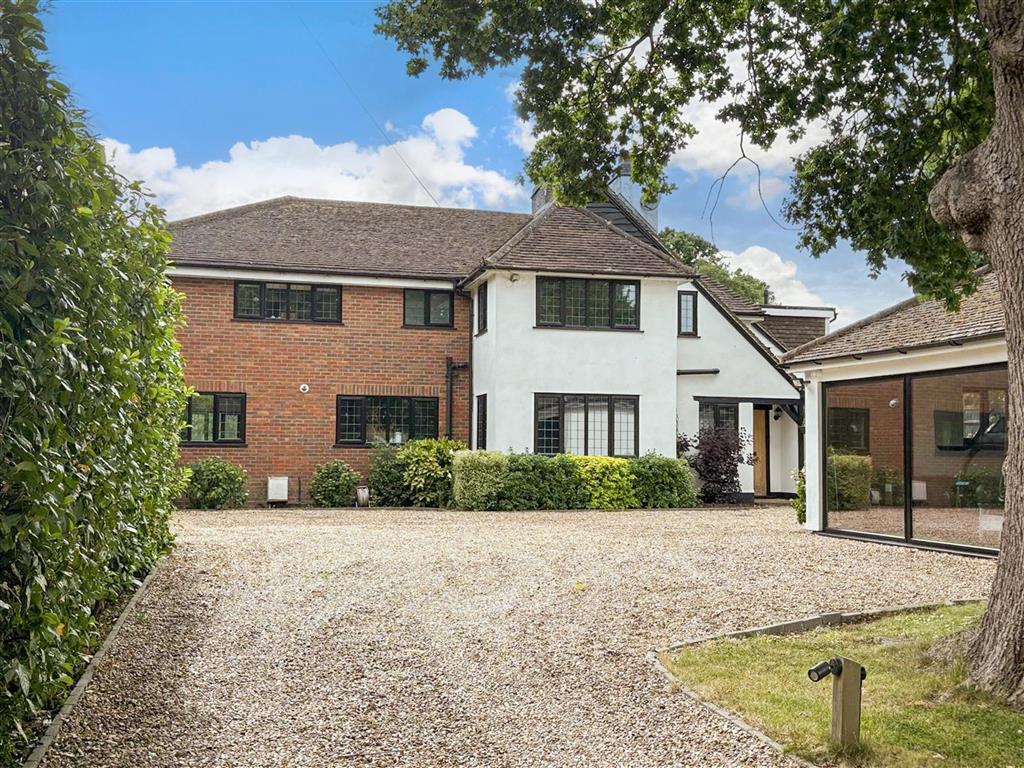 5 bedroom detached house for sale 0