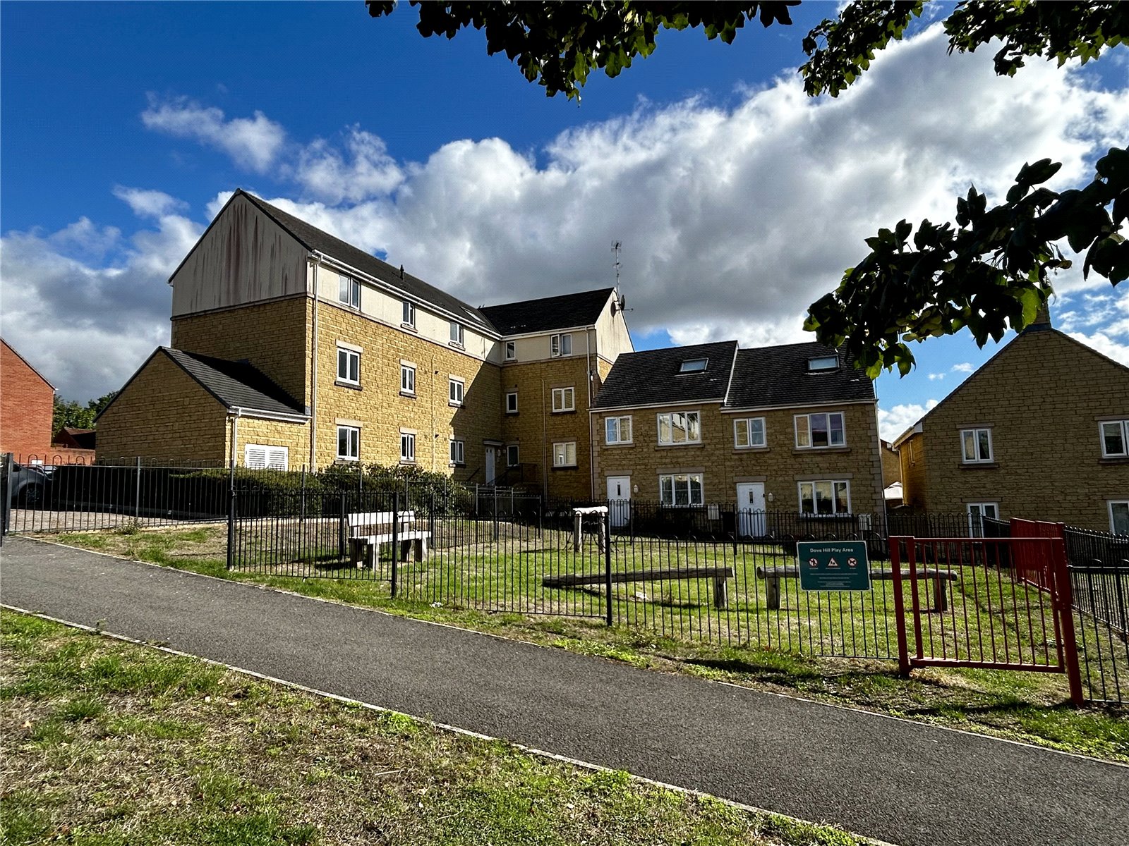 46, Renard Rise, Gloucestershire photo 2