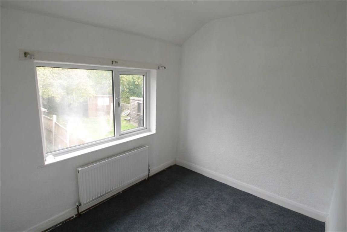 Free property report 8 Southroyd Park, Pudsey, LS28 8BA Chimnie