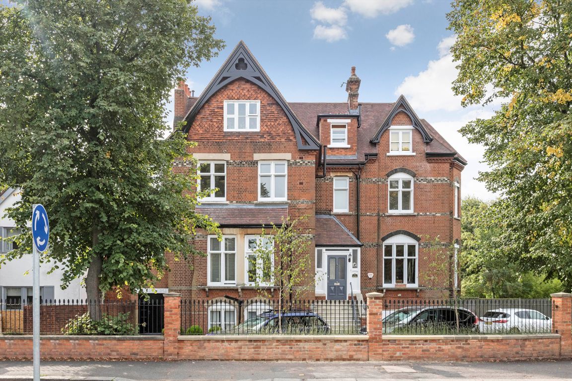 2 bedroom flat for sale 0