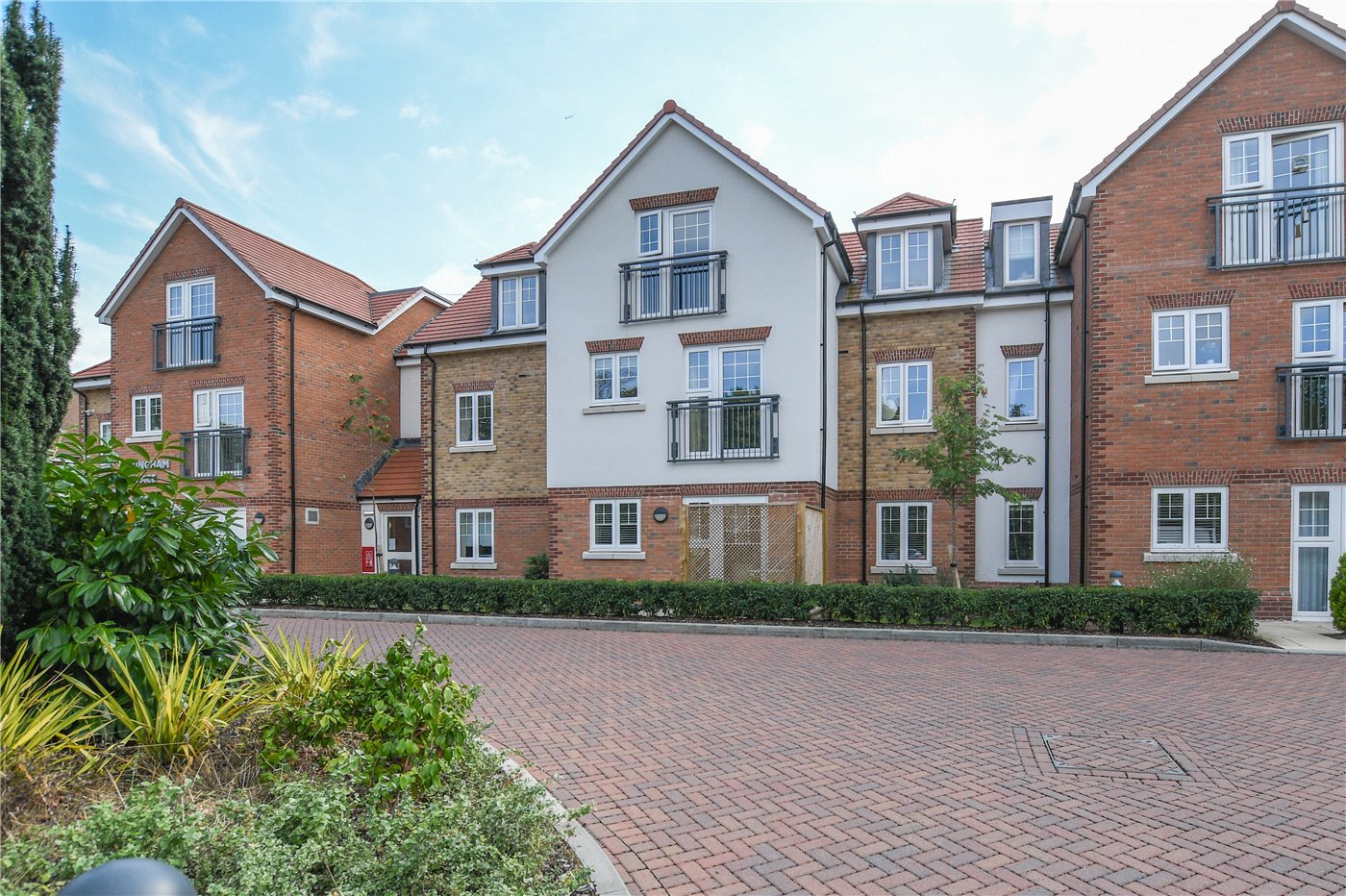 2-bed flat on Flat 22, Oakingham Place 54-58,, Reading Road, Berkshire, £400,000