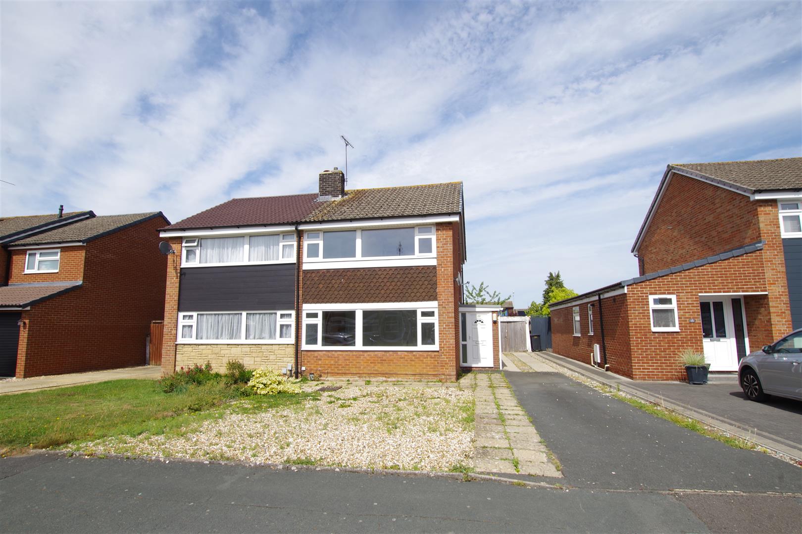 11, Linnetsdene, Swindon photo 2