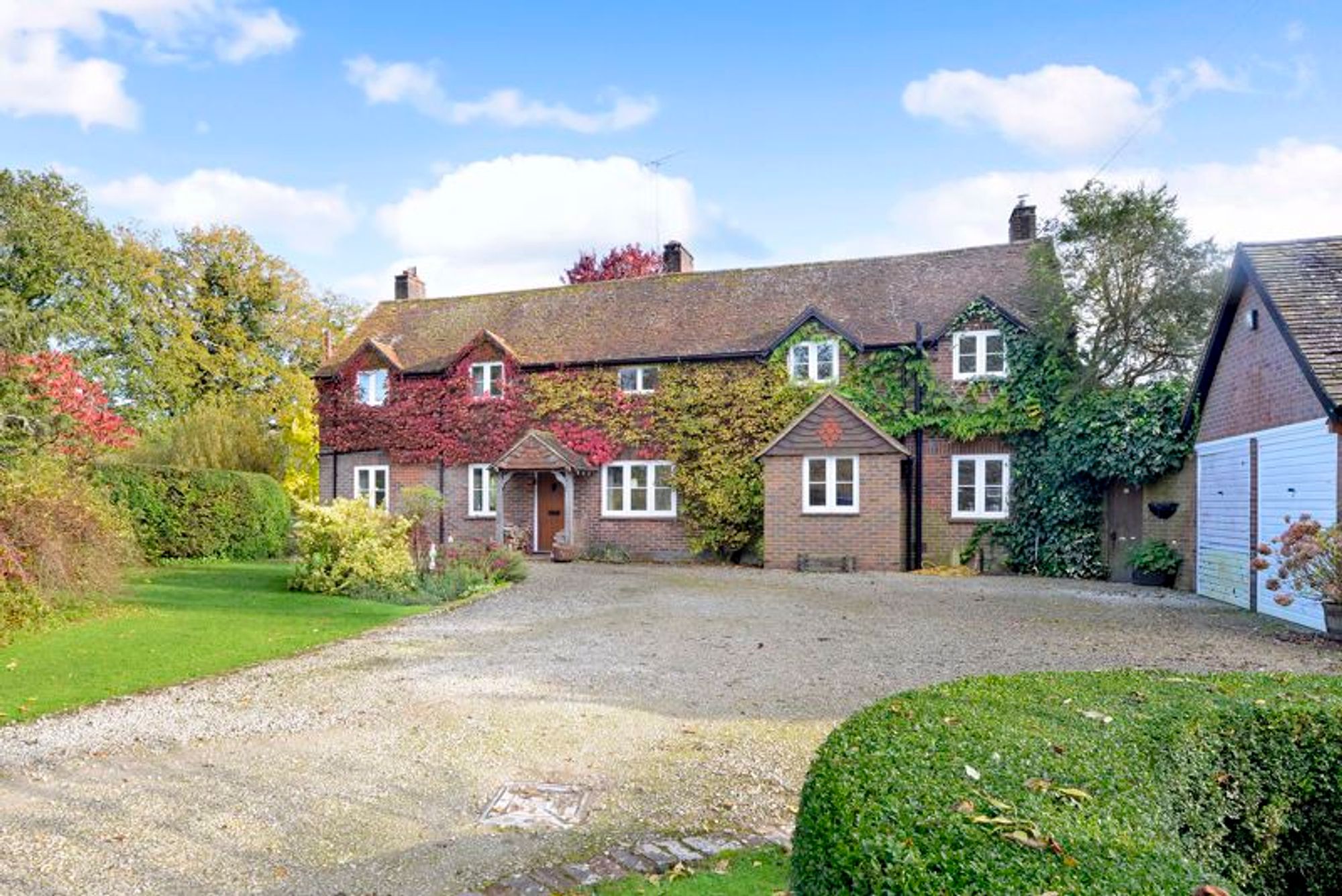 4 bedroom detached house for sale 0