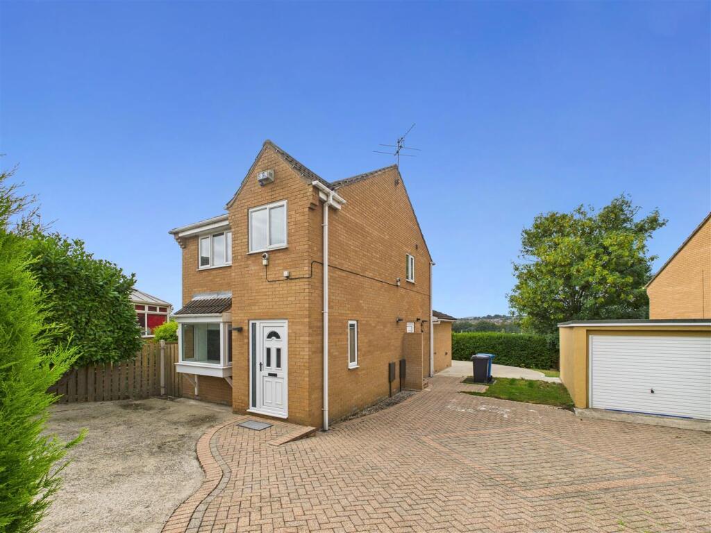 3-bed house on 2, Layton Drive, Chesterfield, £345,000