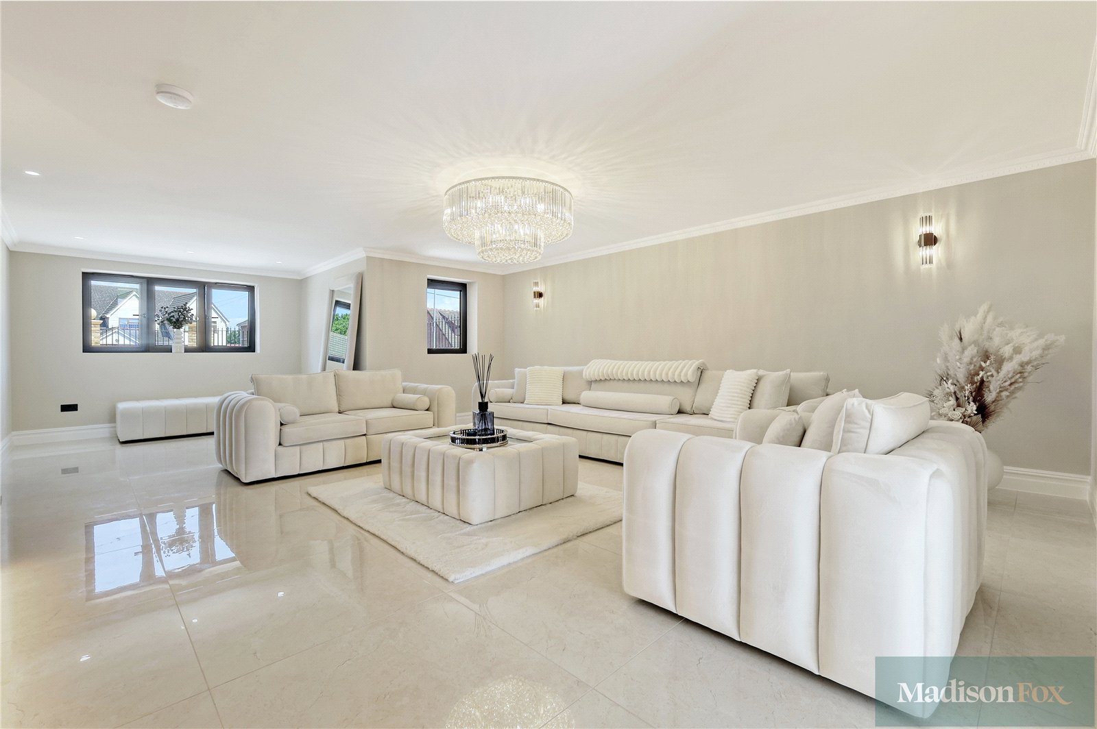 6 bedroom detached house for sale 0