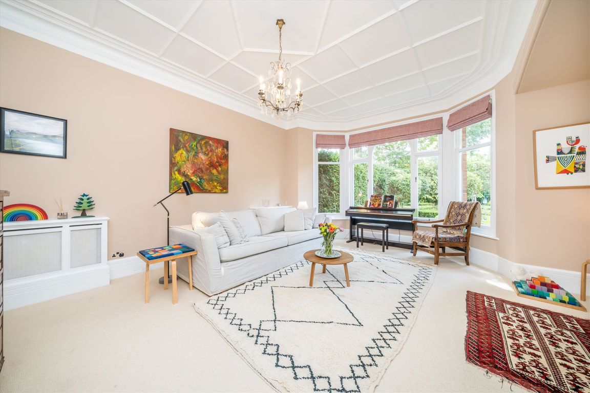 4 bedroom semi-detached house for sale 0