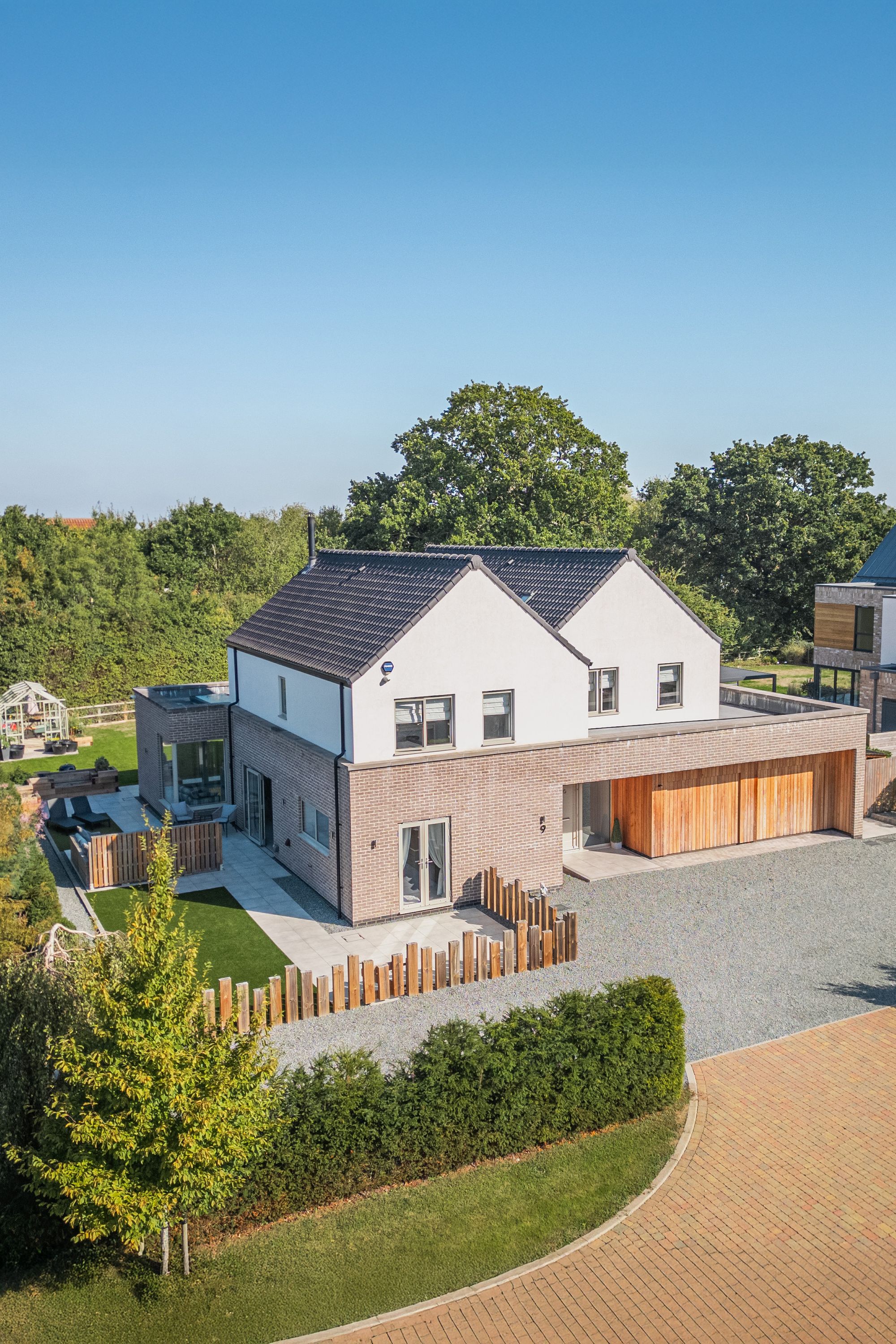 5 bed detached house for sale