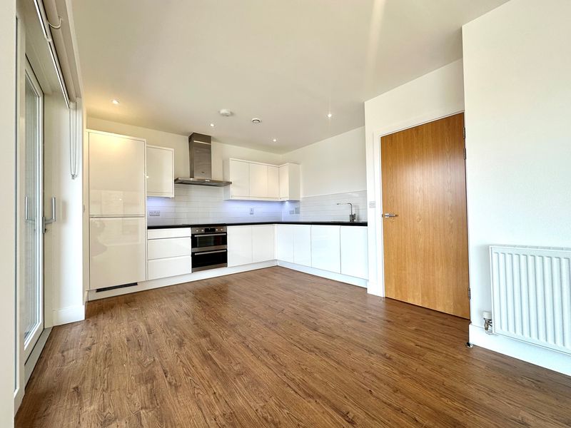40F Thistleton House, Lismore Boulevard, London photo 4
