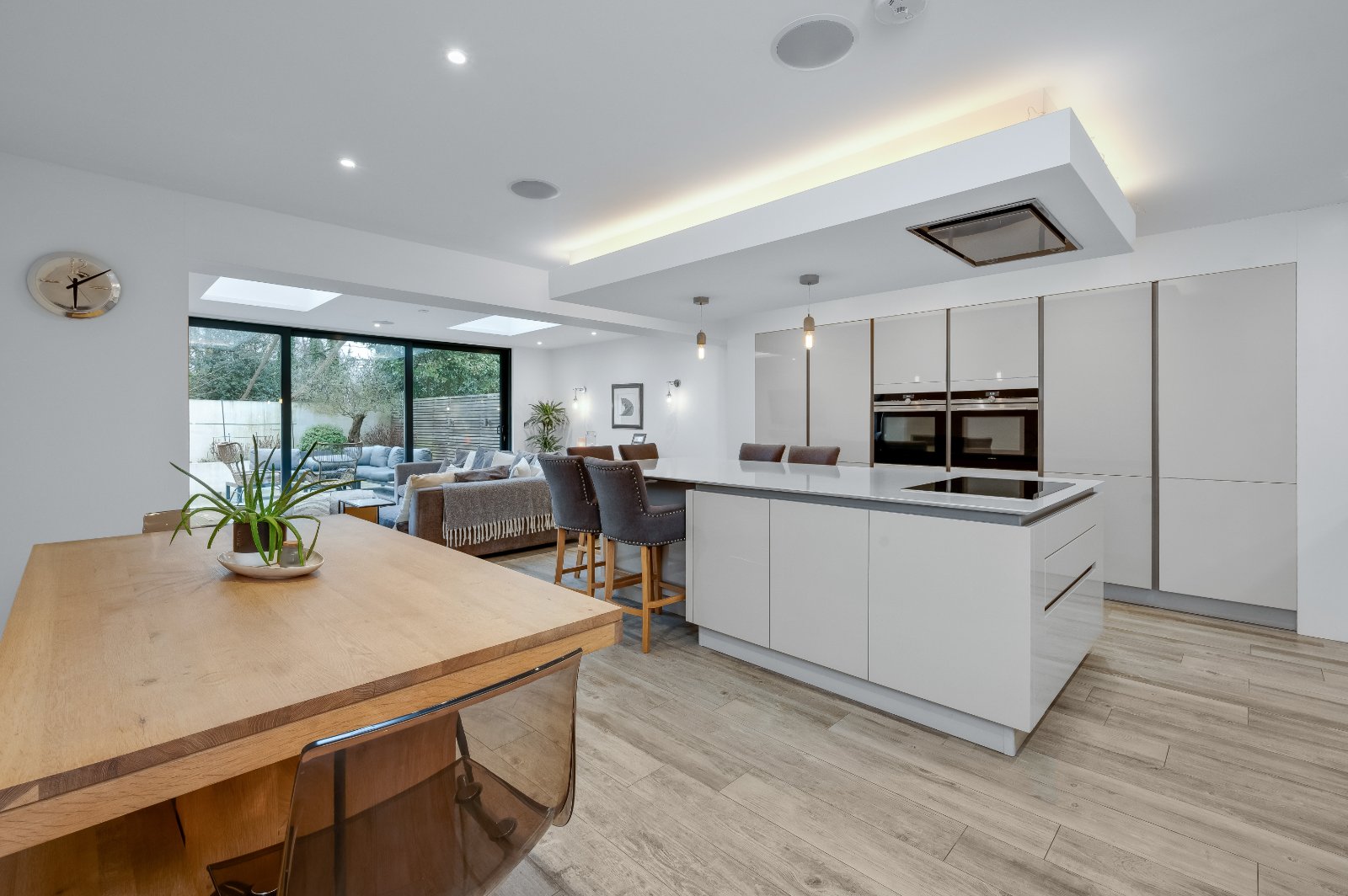 4 bedroom semi-detached house for sale 0