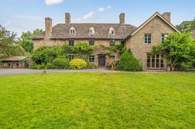 7 bedroom detached house for sale 0