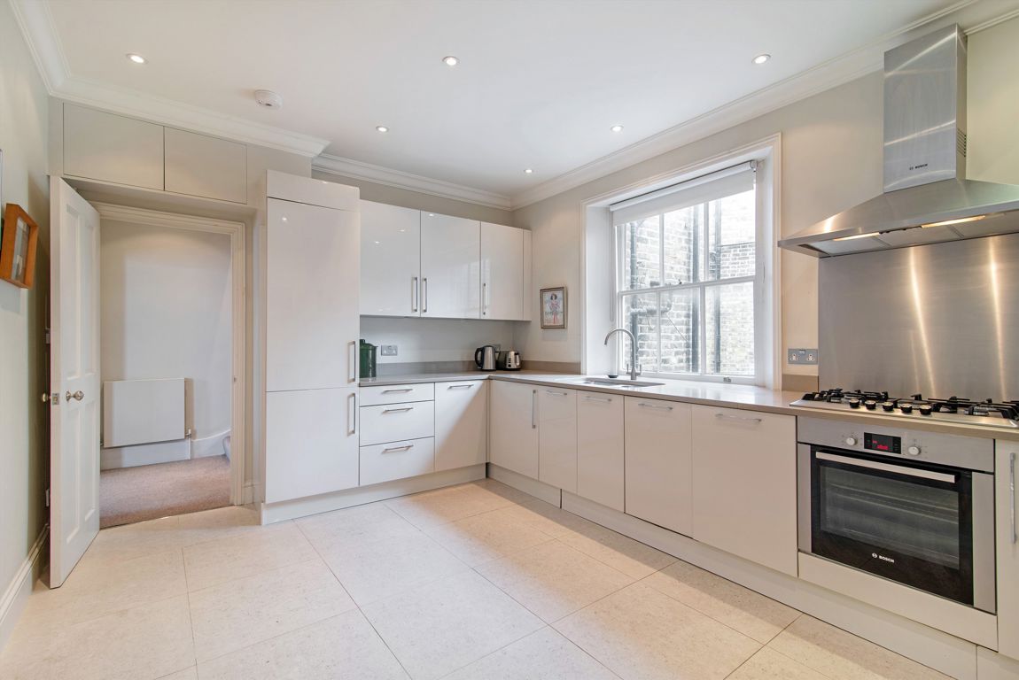 2 bedroom maisonette for sale 0