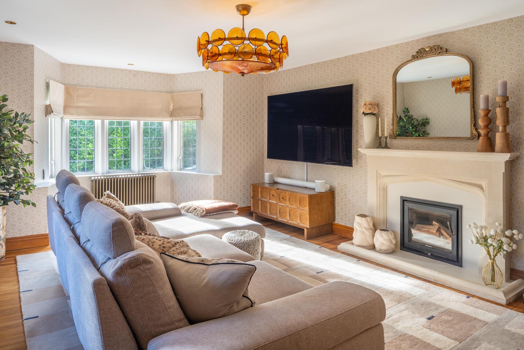 6 bedroom detached house for sale 0