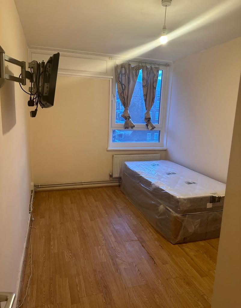 Flat 33, Ellison House, Lewisham Road, London photo 5