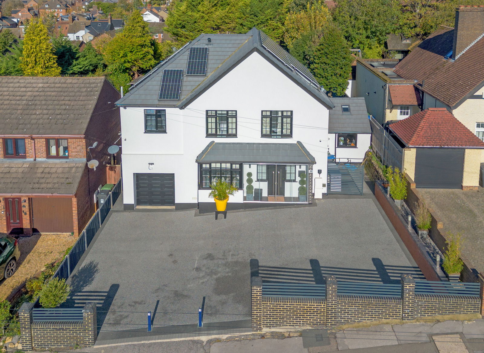 5 bedroom detached house for sale 0