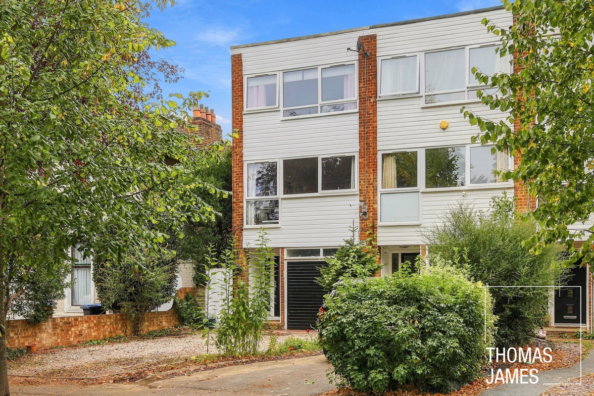 3 bed end terrace house for sale