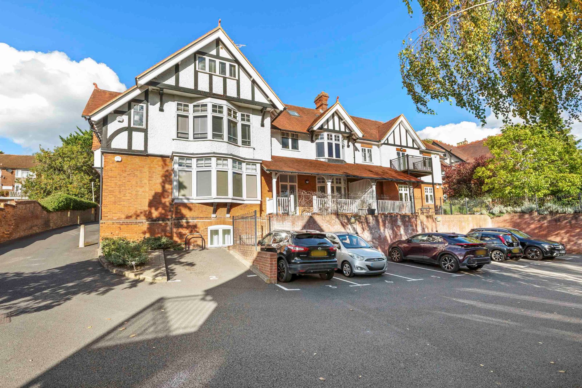2 bed flat for sale
