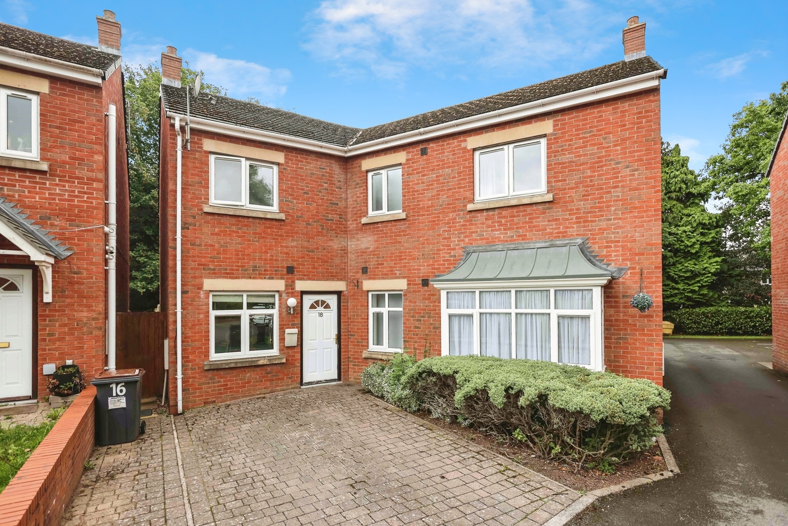 1-bed flat on 18, Millbrook Gardens, West Midlands, £135,000