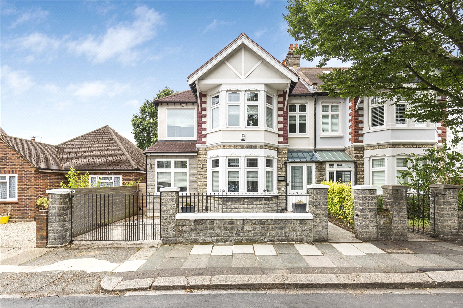 4 bedroom detached house for sale in Marlow