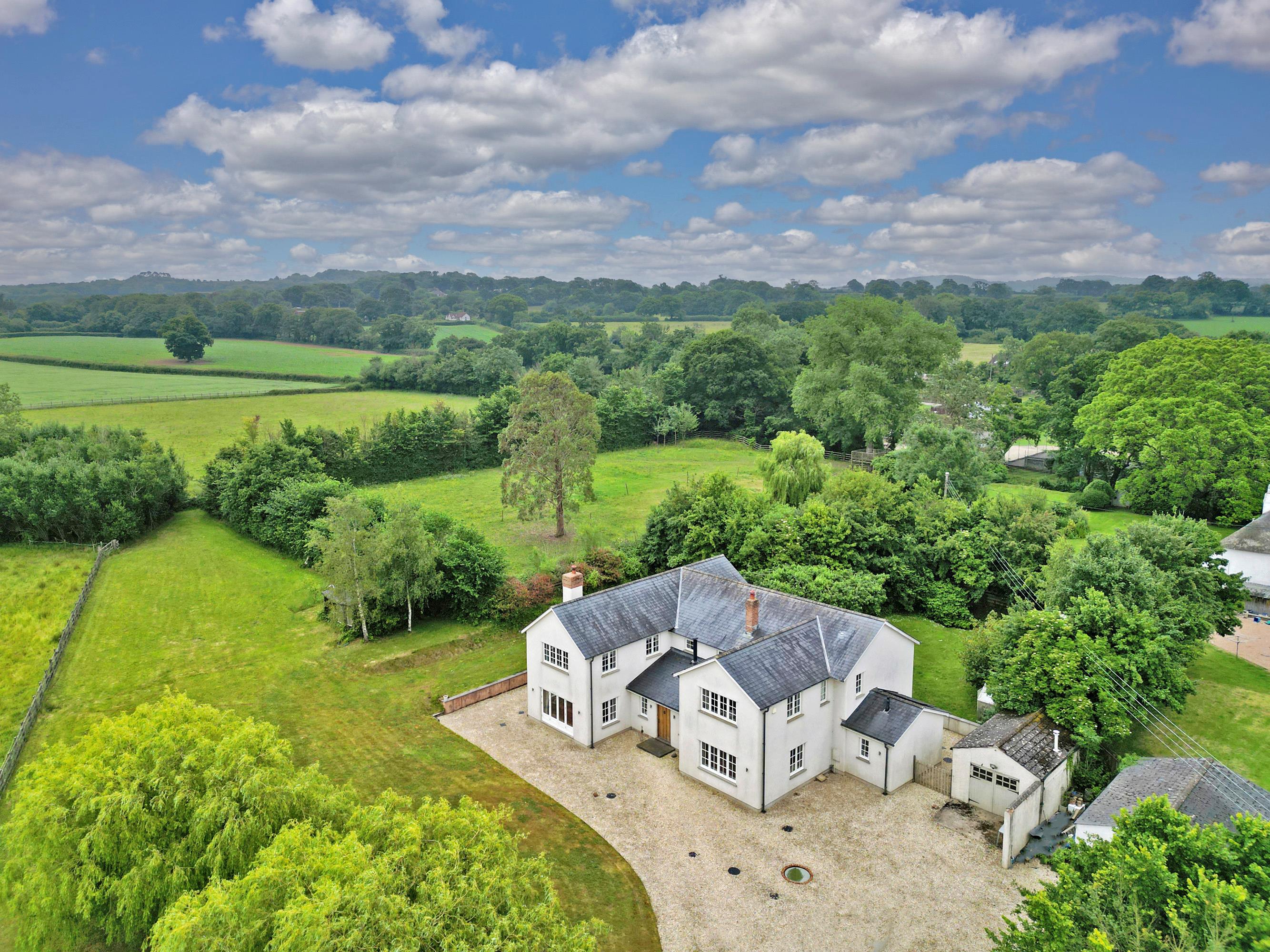 6 bedroom detached house for sale 0