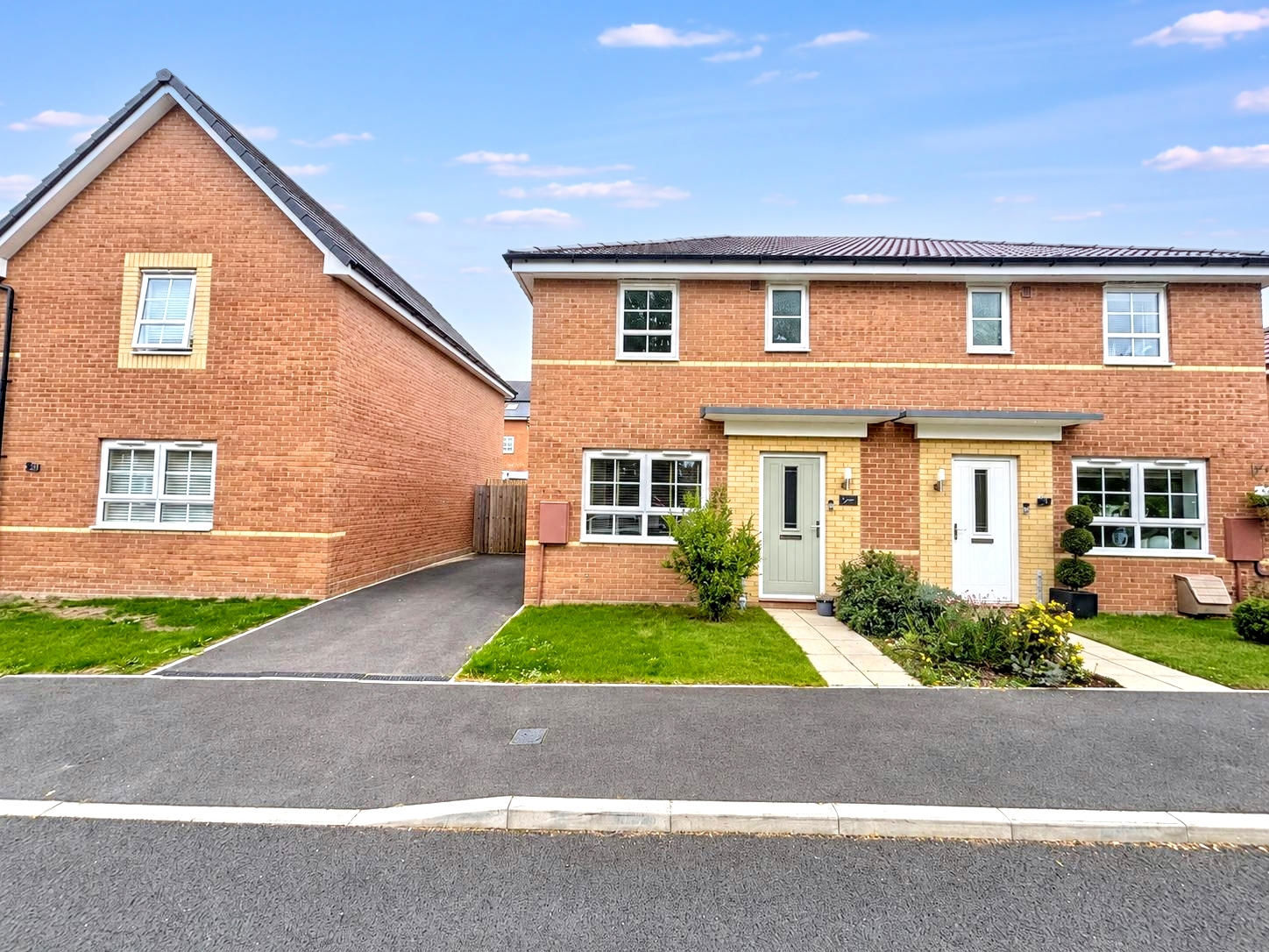 3 bed semi-detached house for sale