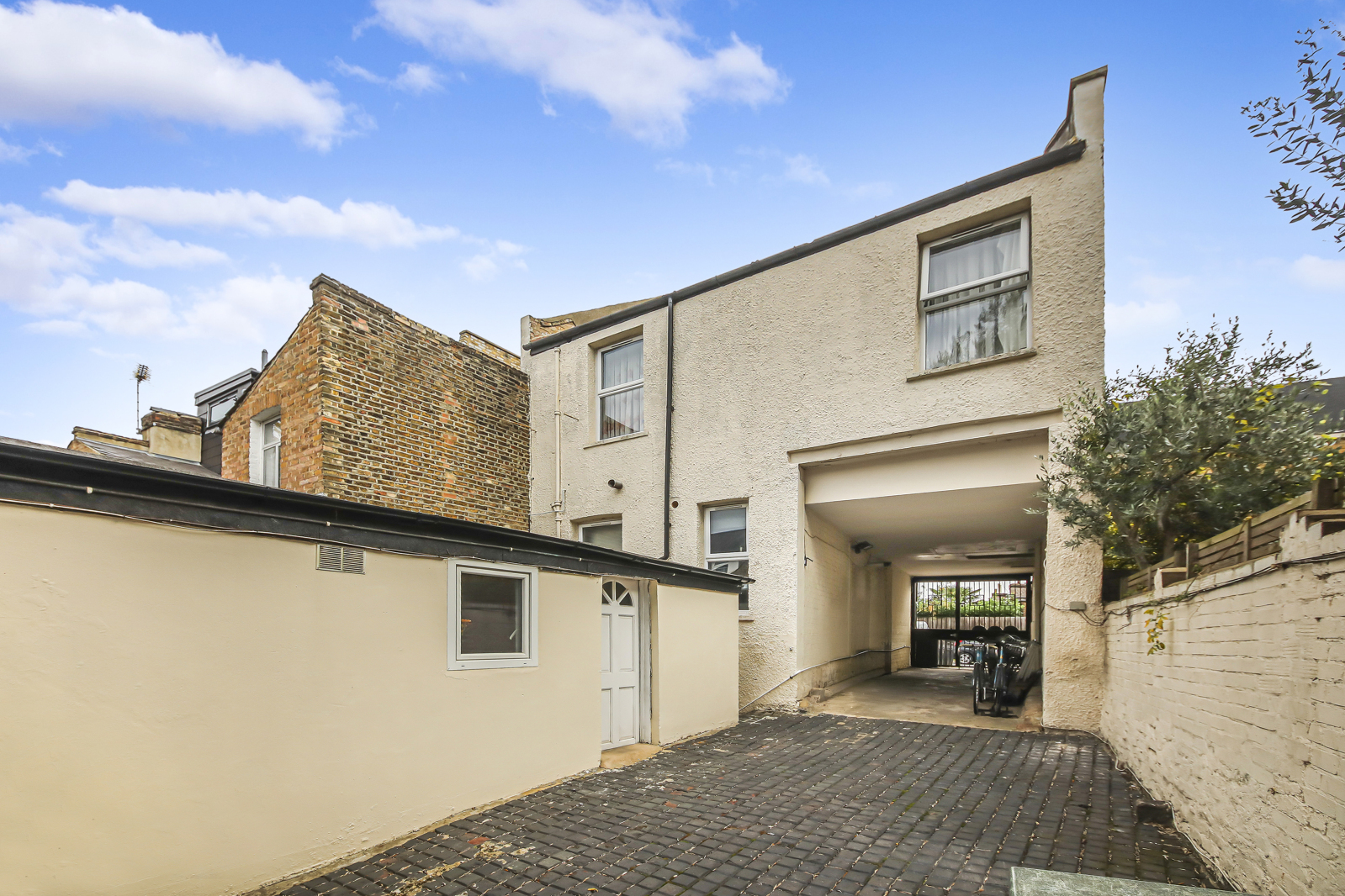 4 bedroom end terrace house for sale 0