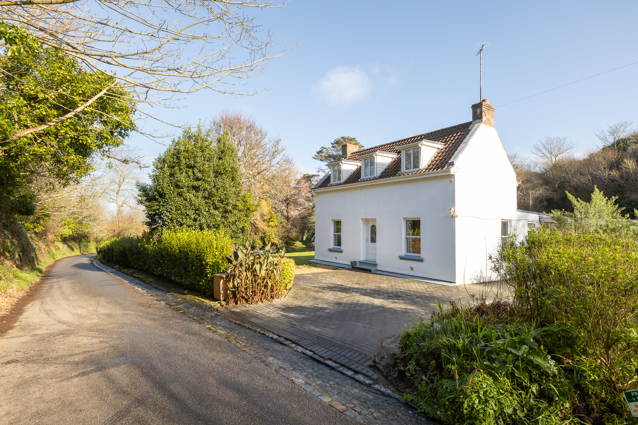 4 bedroom detached house for sale 0