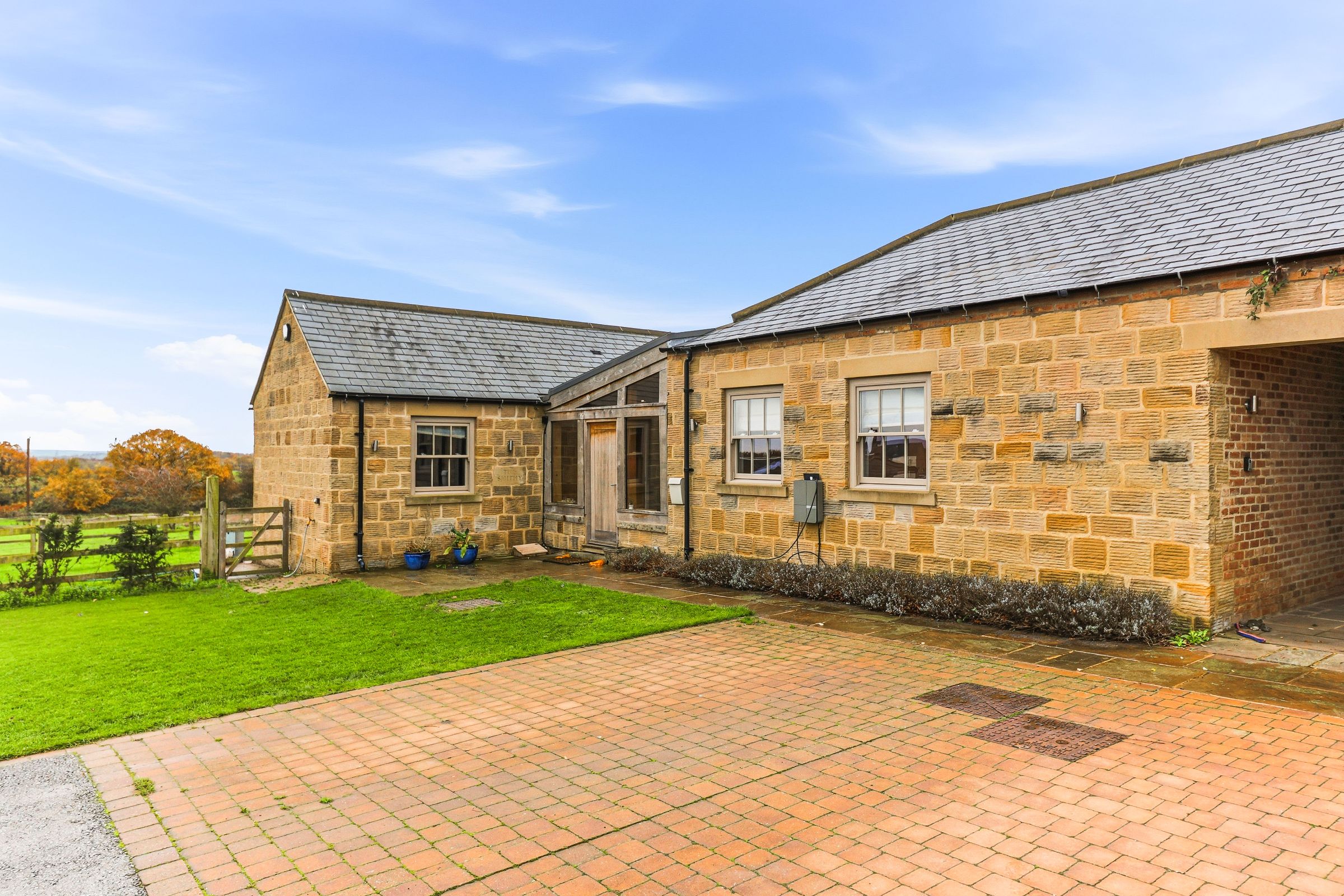 3-bed detached on The Smithy, Royds Green Farm, Oulton, Leeds, £2,700/mo