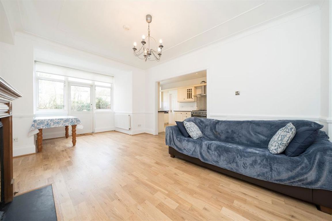 4 bedroom semi-detached house for sale 0