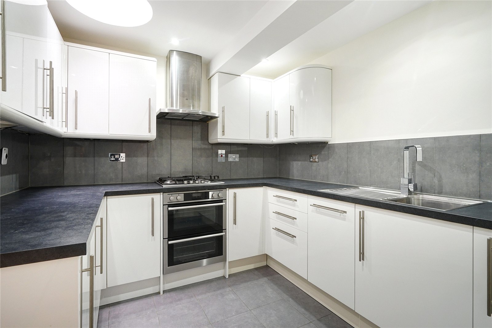 37, Buckingham Gate, London photo 4