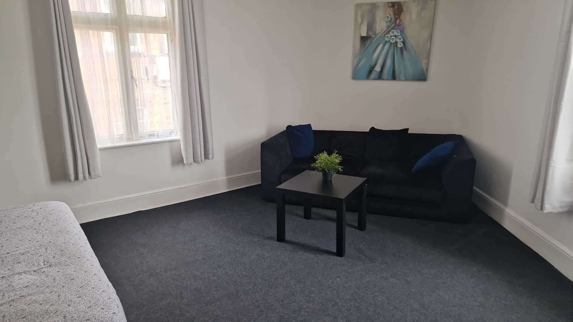6, Stringes Lane, Willenhall photo 4