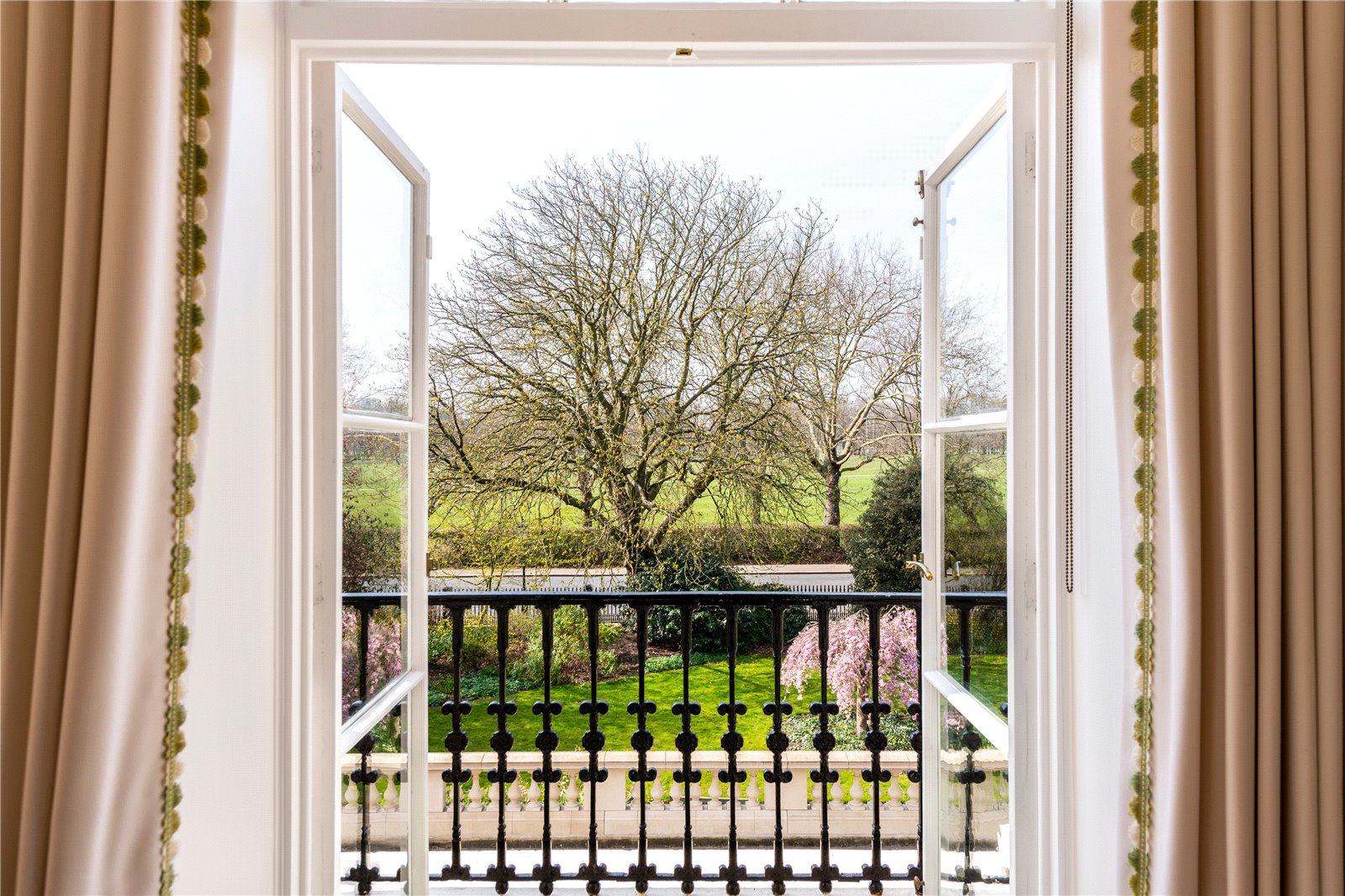 3 bedroom flat for sale 0