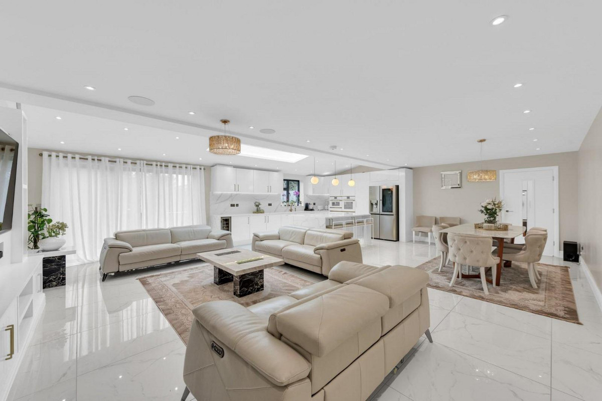 5 bedroom semi-detached house for sale 0