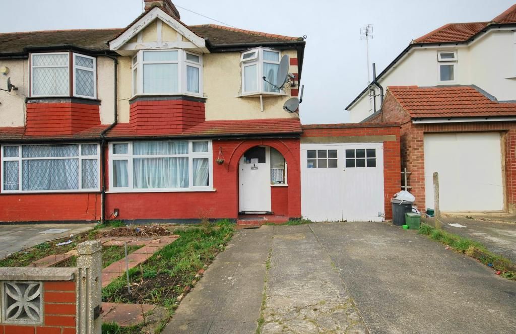 15 LAUNCESTON ROAD, PERIVALE photo 3