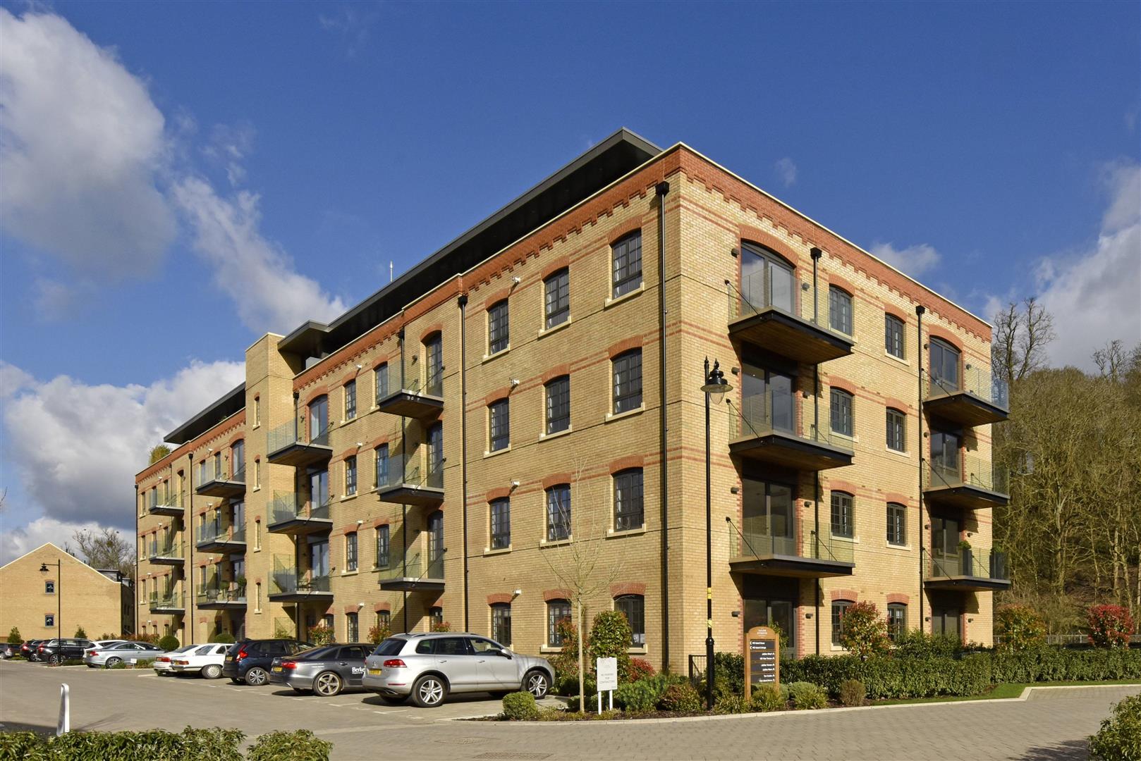 1-bed flat on 3, Jubilee Wharf, Maidenhead, £450,000
