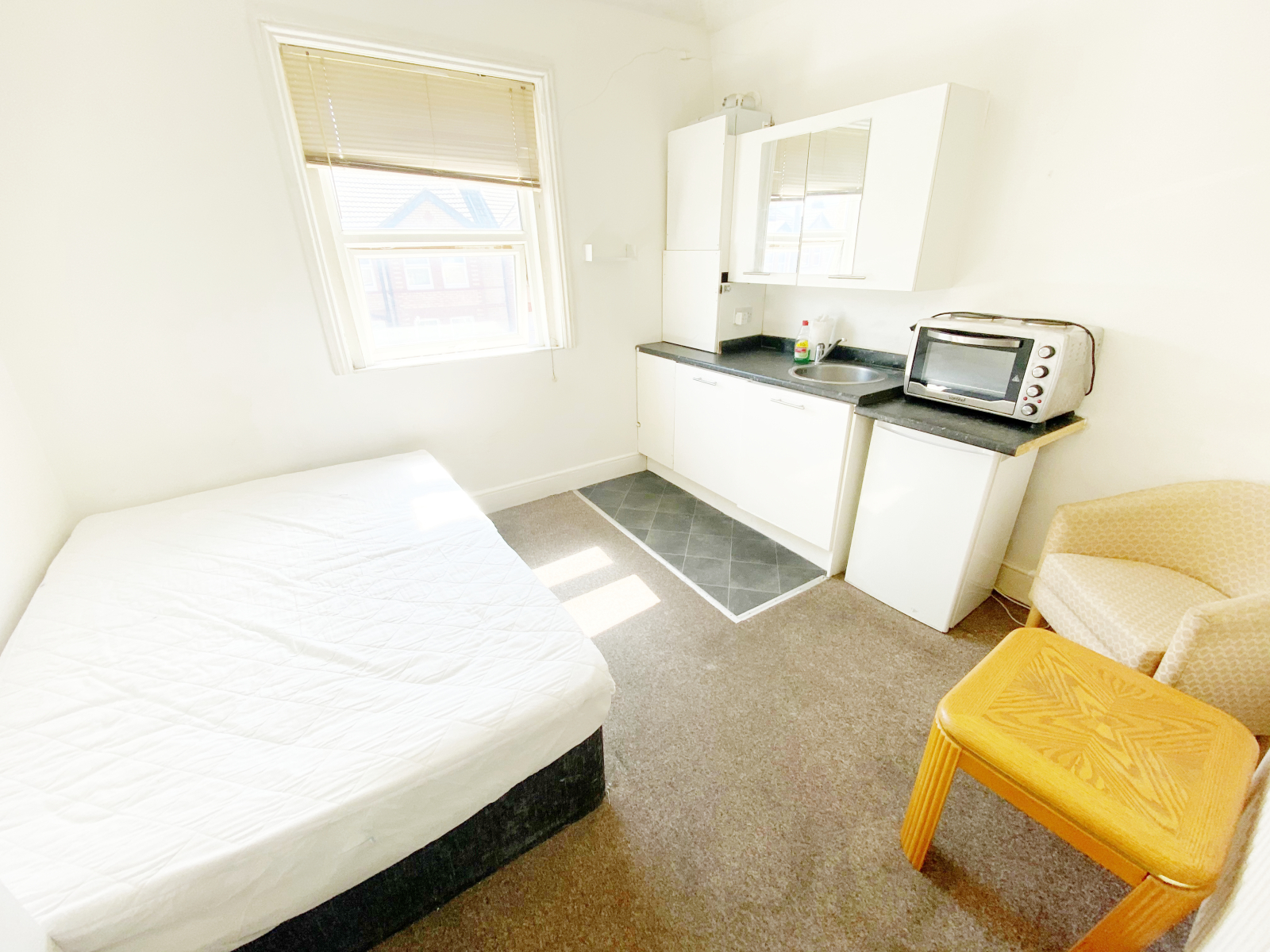 room 2, 182 Holdenhurst Road, Bournemouth photo 4