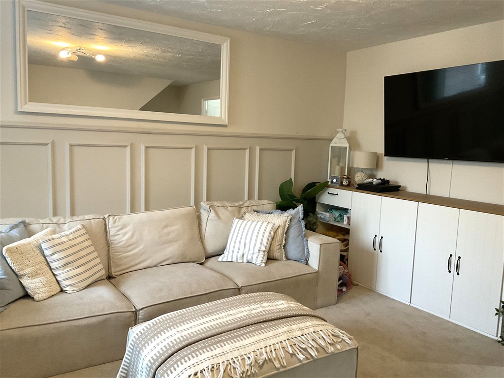 Camelia Close, Havant photo 5