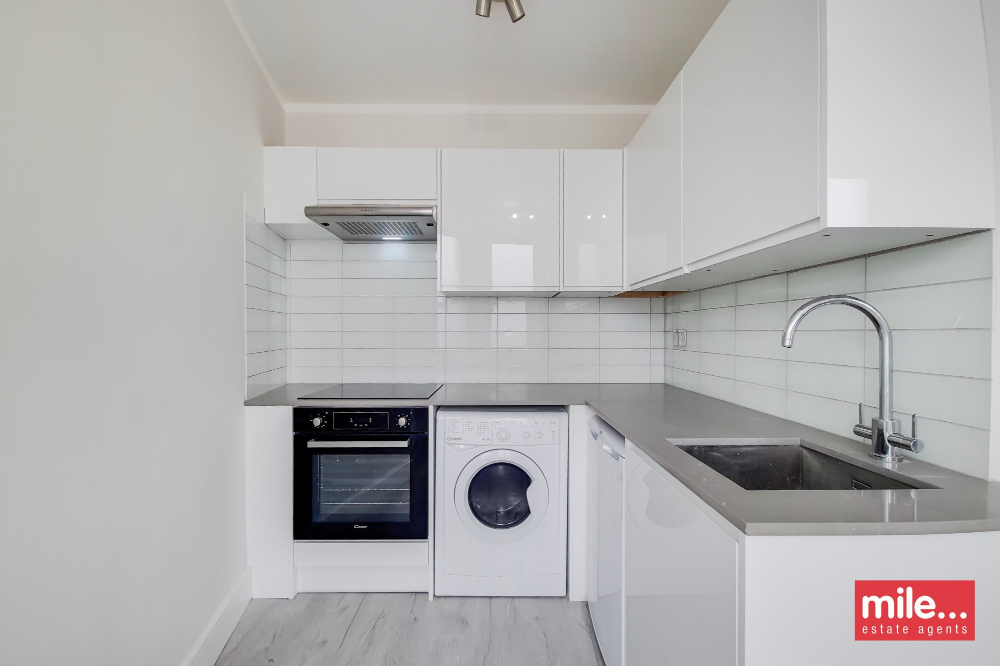 38a4, North End Road, London photo 2