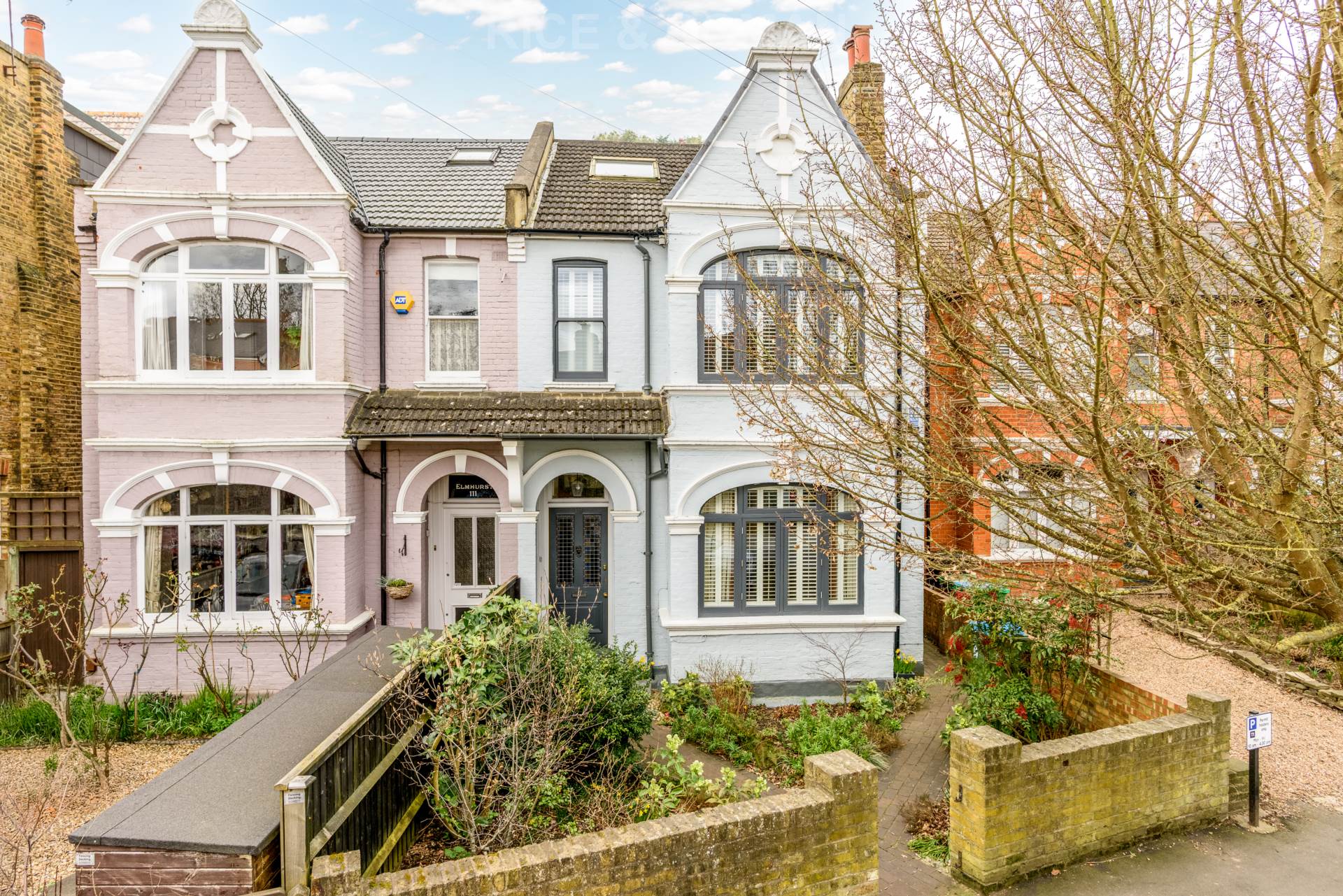 4 bedroom semi-detached house for sale 0