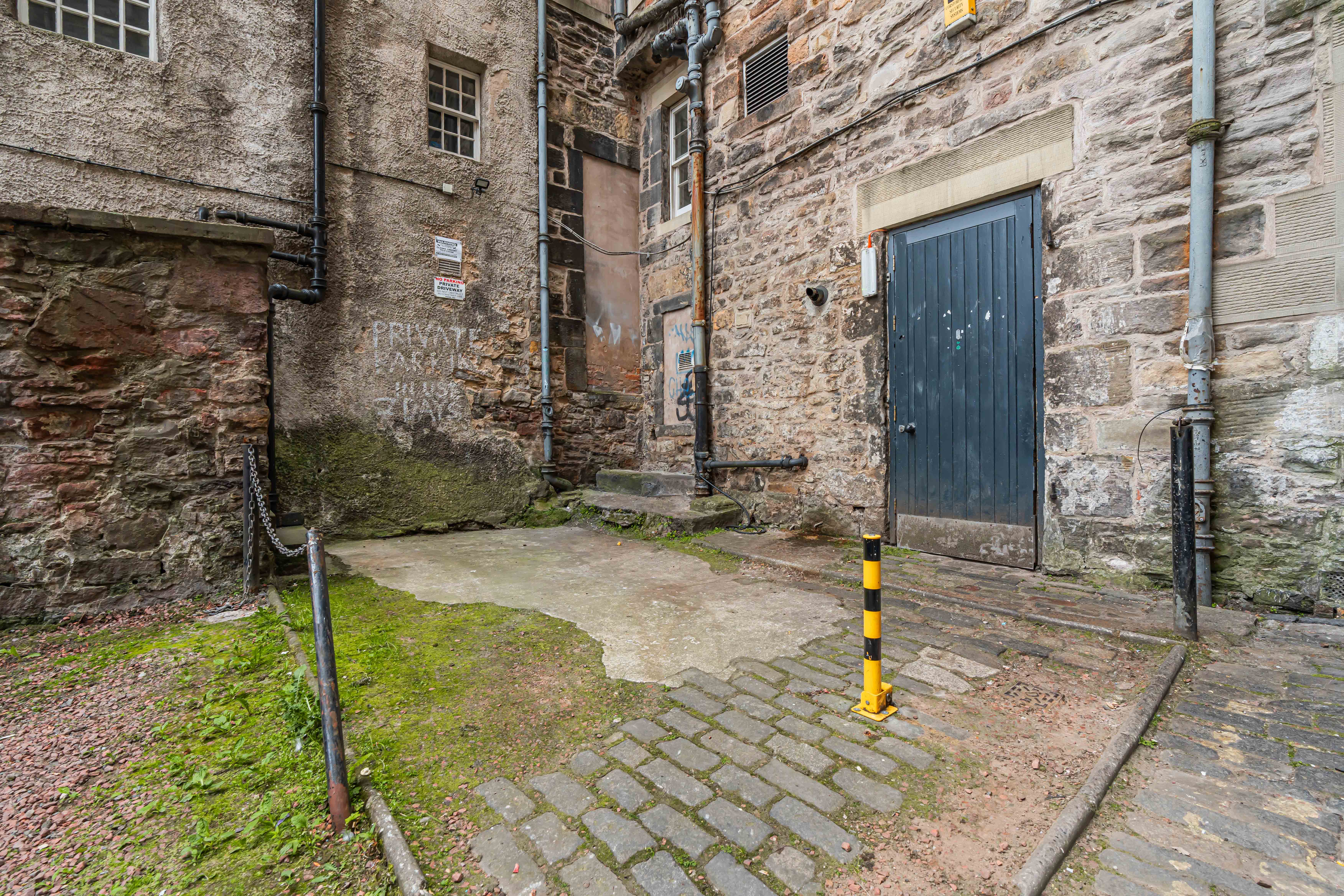 Parking Space to rear of Robertson's Close, 20 Robertson's Close, Edinburgh photo 4