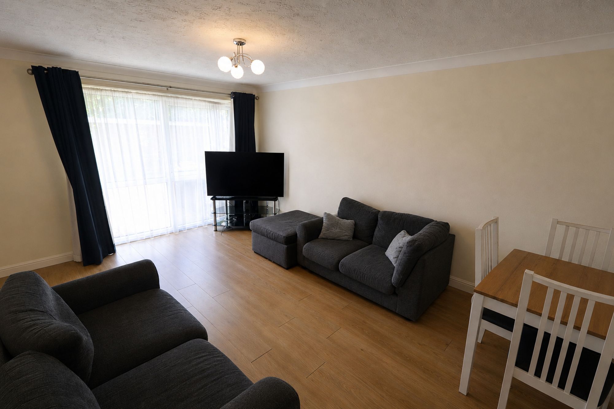 24 Chenies Court, Hemel Hempstead photo 4
