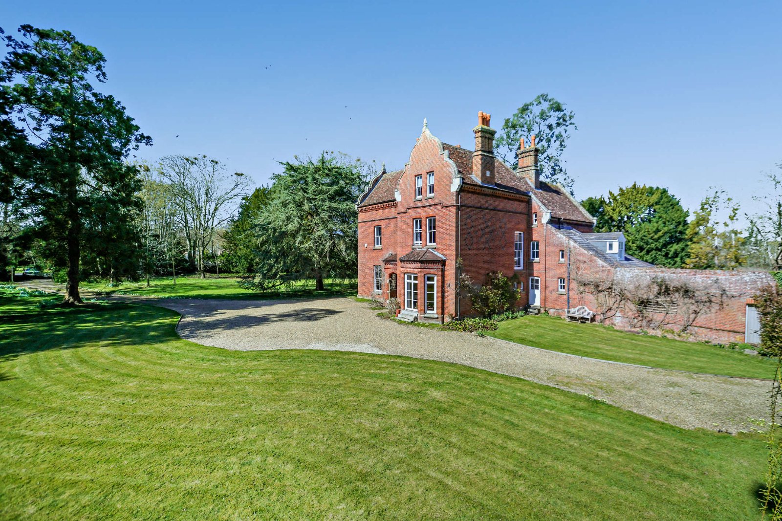 5 bedroom detached house for sale 0