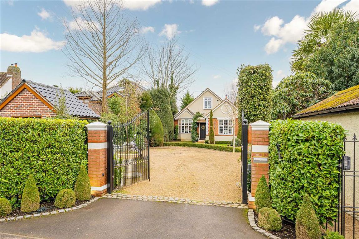 4 bedroom detached house for sale 0