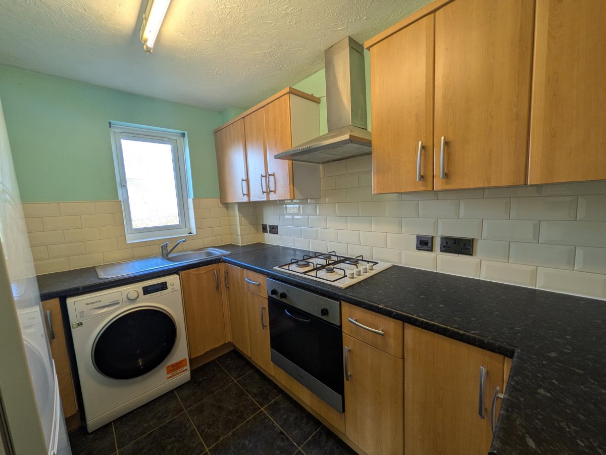 8 Ladbroke Court, Ladbroke Road, Redhill photo 4