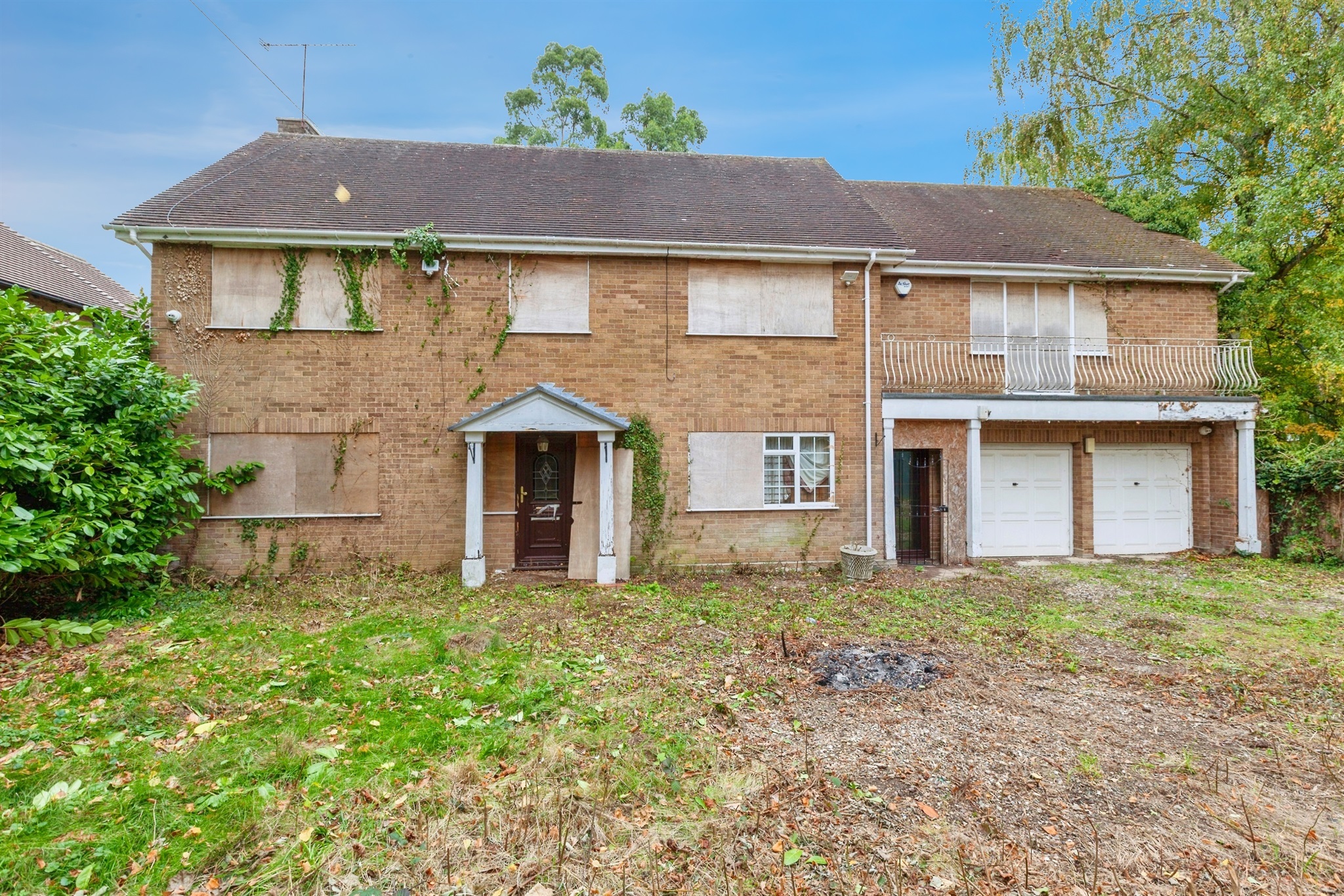 6 bedroom detached house for sale 0